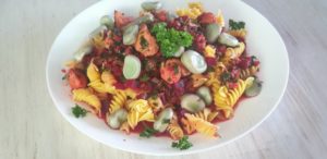 Botwinka z makaronem i kurczakiem